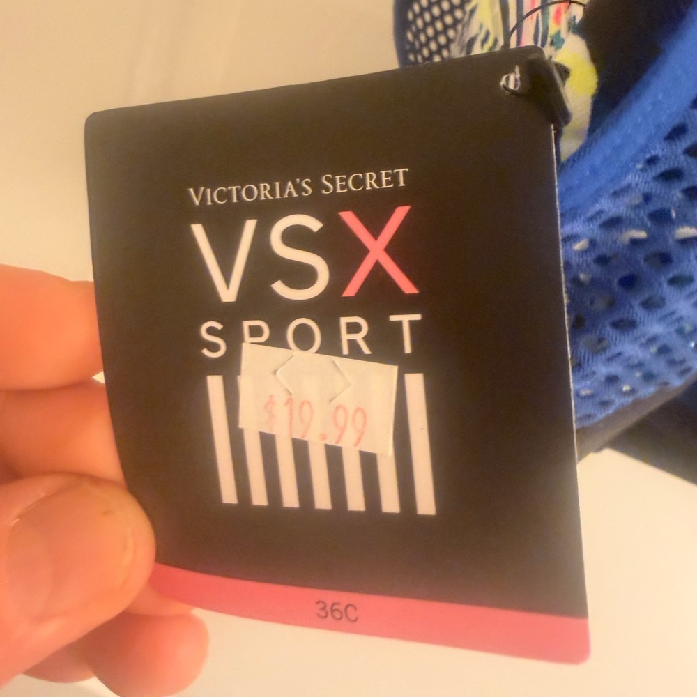 Victoria's Secret Blue Mesh Front-Zip Sports Bra with Patterned Lining - Picture 5 of 5